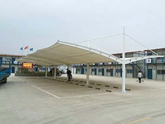 膜布局泊車棚